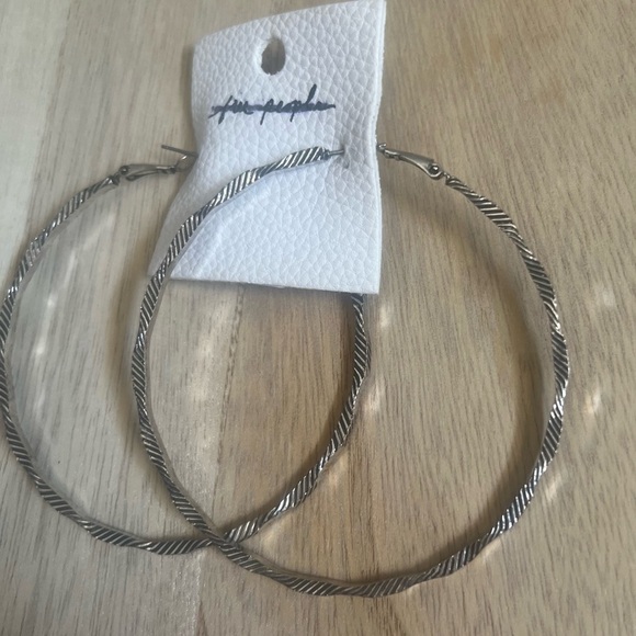 NEW Free People Silver Twisted Hoop Earrings✨ - Picture 5 of 7
